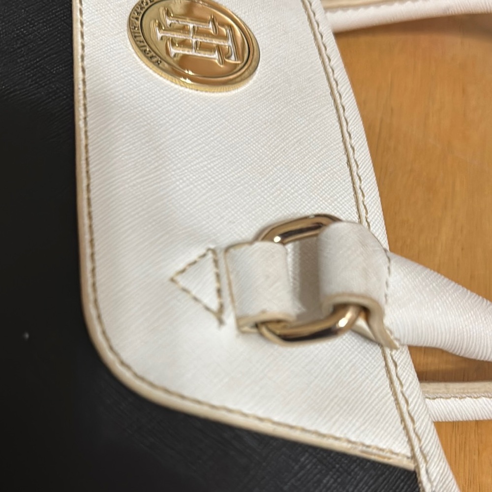Tommy Hilfiger Black and Cream Tote Bag - Picture 16 of 17